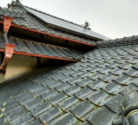 屋根調査　経年劣化した瓦屋根